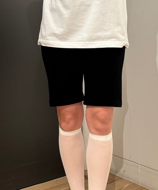 佐藤 亜美さんの「BEAMS WOMEN｜【別注】GOOD ROCK SPEED / Marilyn Monroe ロングスリーブ Tシャツ」を使ったコーディネート