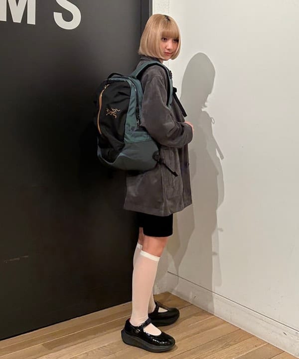 佐藤 亜美さんの「BEAMS WOMEN｜【別注】GOOD ROCK SPEED / Marilyn Monroe ロングスリーブ Tシャツ」を使ったコーディネート