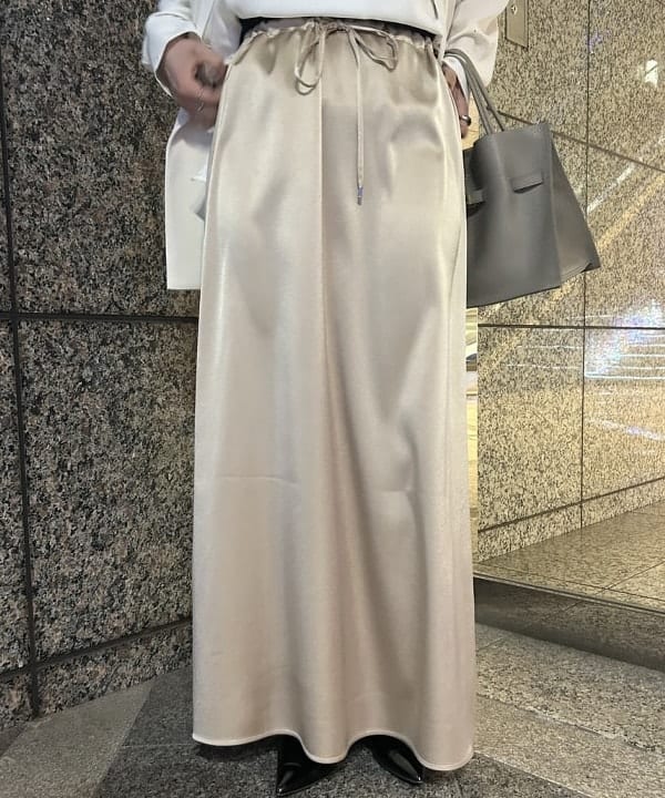 大槻 まひろさんの「BEAMS WOMEN｜	ラペルレス 2ボタン ジレ」を使ったコーディネート