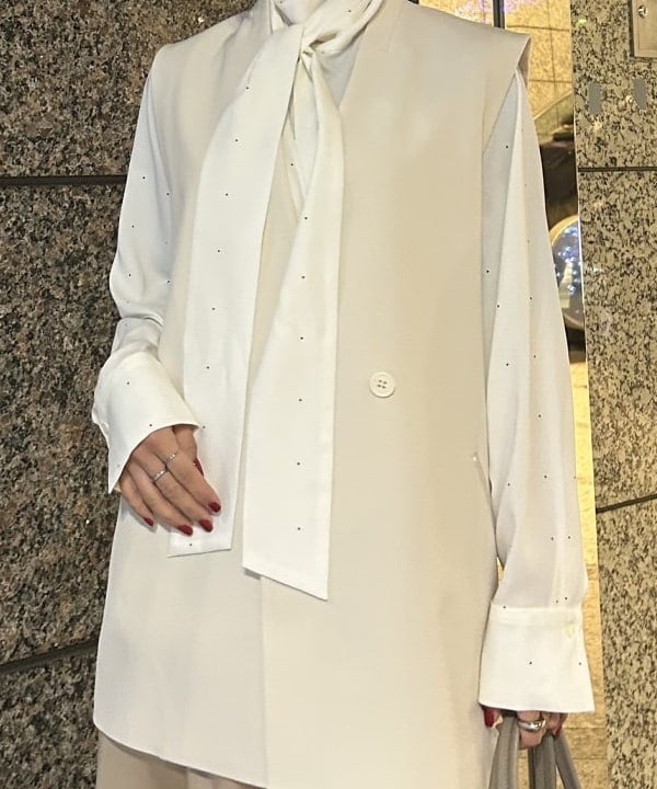 大槻 まひろさんの「BEAMS WOMEN｜	ラペルレス 2ボタン ジレ」を使ったコーディネート