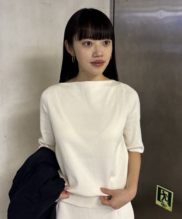 野村 美紅さんの「BEAMS WOMEN｜シンプル ボートネックニット .M」を使ったコーディネート