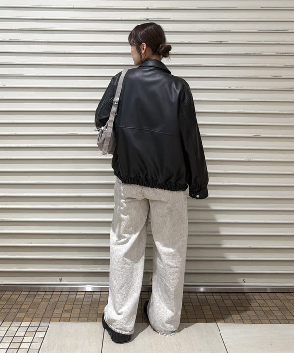 松本 佳菜子さんの「BEAMS WOMEN｜CONTROL FREAK / DOWNY ショルダーバッグ」を使ったコーディネート