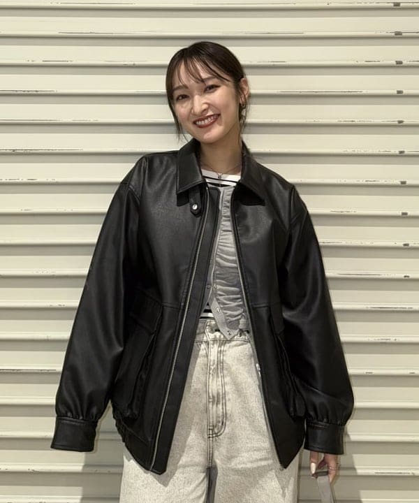 松本 佳菜子さんの「BEAMS WOMEN｜CONTROL FREAK / DOWNY ショルダーバッグ」を使ったコーディネート