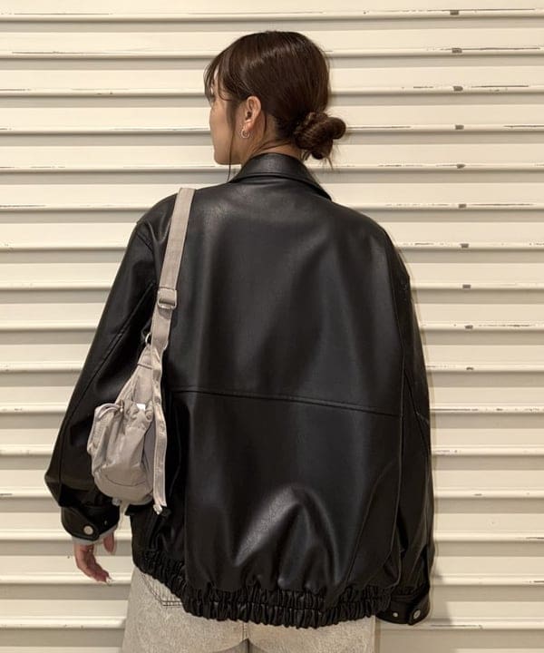 松本 佳菜子さんの「BEAMS WOMEN｜CONTROL FREAK / DOWNY ショルダーバッグ」を使ったコーディネート