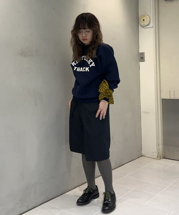 ナツハさんの「BEAMS WOMEN｜Champion / ロゴ リバースウィーブ(R) クルーネック スウェットシャツ」を使ったコーディネート