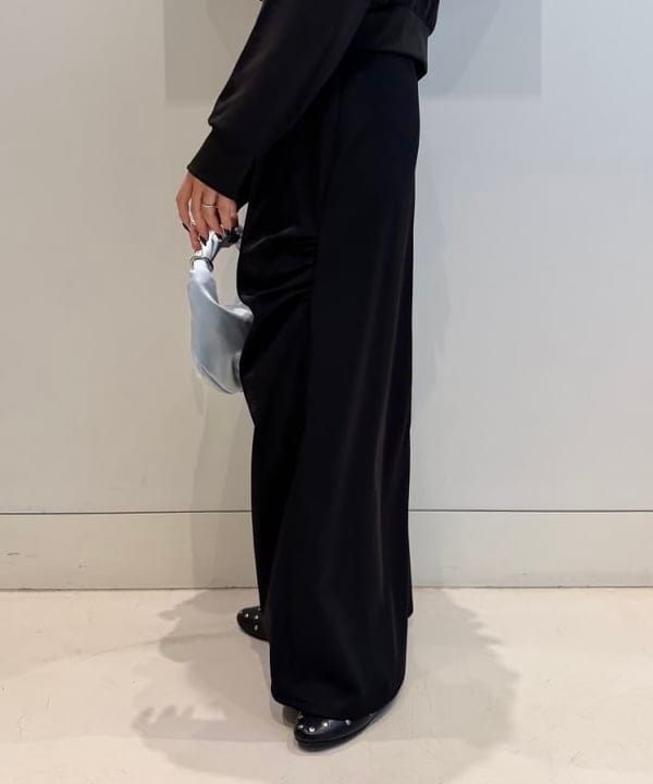 れいなさんの「BEAMS WOMEN｜REMME /  スエード ワンストラップ シューズ」を使ったコーディネート