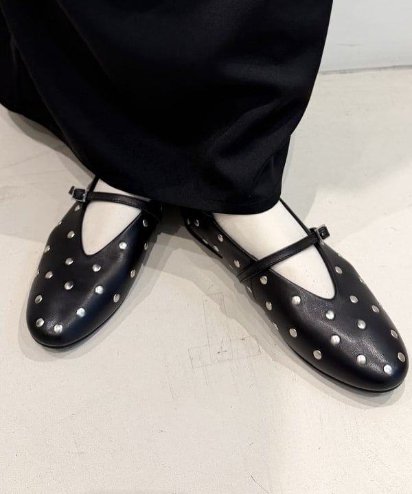 れいなさんの「BEAMS WOMEN｜REMME /  スエード ワンストラップ シューズ」を使ったコーディネート