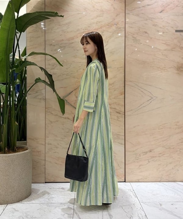 茂野 真楓さんの「BEAMS WOMEN｜ne Quittez pas / ボイル ストライプ パネル ワンピース」を使ったコーディネート