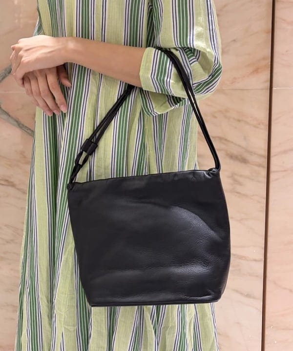 茂野 真楓さんの「BEAMS WOMEN｜ne Quittez pas / ボイル ストライプ パネル ワンピース」を使ったコーディネート