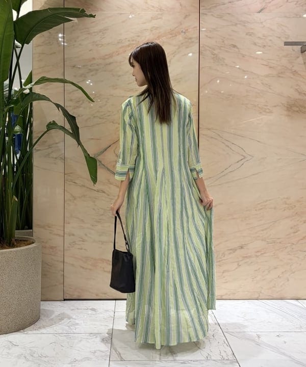 茂野 真楓さんの「BEAMS WOMEN｜ne Quittez pas / ボイル ストライプ パネル ワンピース」を使ったコーディネート