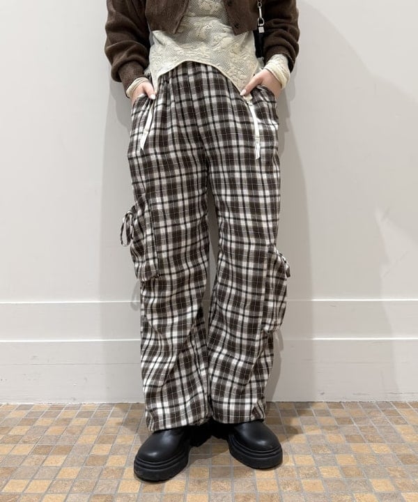 松本 佳菜子さんの「BEAMS WOMEN｜メタル メッシュ チェーン バッグ」を使ったコーディネート