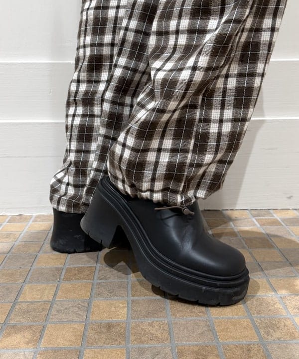 松本 佳菜子さんの「BEAMS WOMEN｜メタル メッシュ チェーン バッグ」を使ったコーディネート