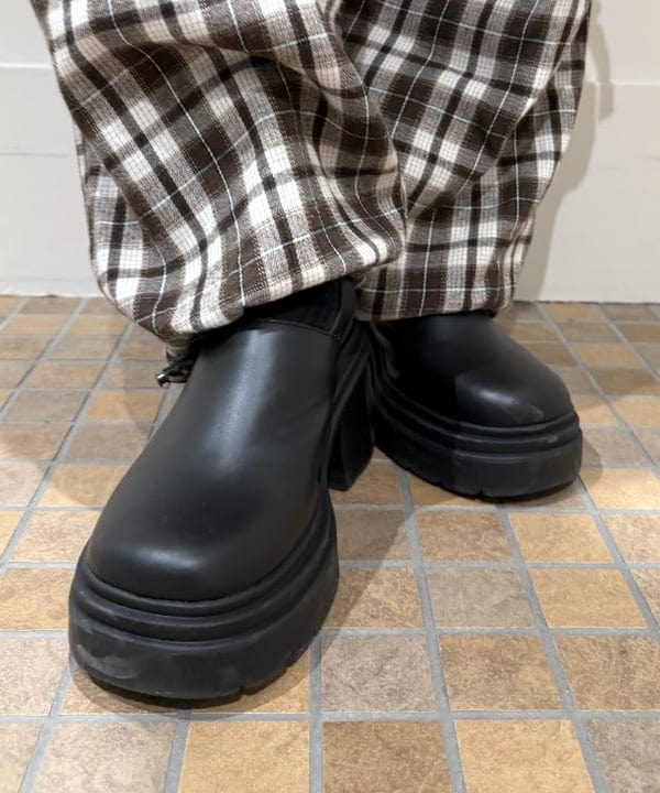 松本 佳菜子さんの「BEAMS WOMEN｜メタル メッシュ チェーン バッグ」を使ったコーディネート