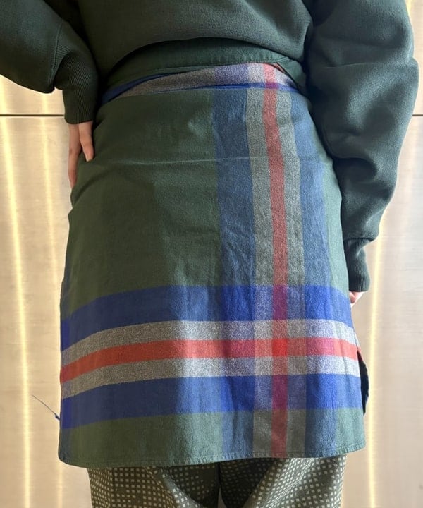 みりさんの「ビッグ タータン バスク シャツ」を使ったコーディネート