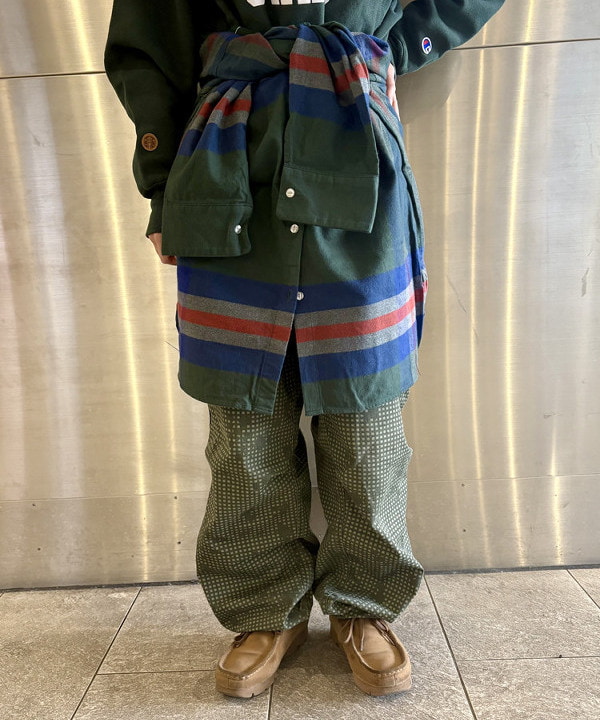 みりさんの「ビッグ タータン バスク シャツ」を使ったコーディネート