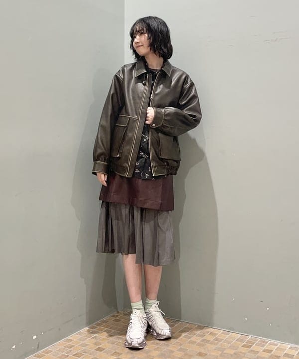 加歩さんの「BEAMS WOMEN｜レザーライクプリーツ スカート」を使ったコーディネート