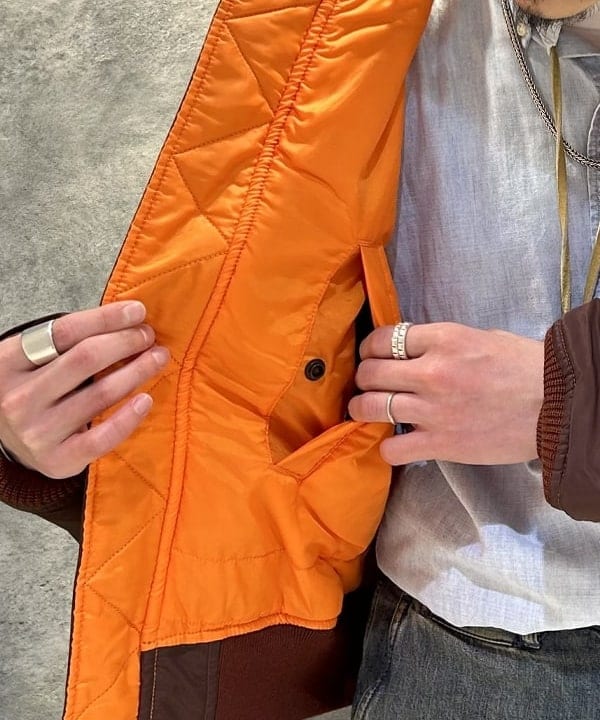 IHA(イハ)さんの「BEAMS WOMEN｜リラックスフィット THERMOLITE(R) MA-1 （撥水）」を使ったコーディネート