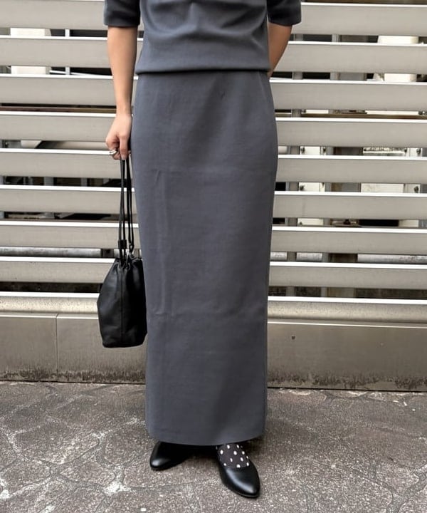 オカモト ミサキさんの「BEAMS WOMEN｜シンプル タイト ニットスカート .M」を使ったコーディネート