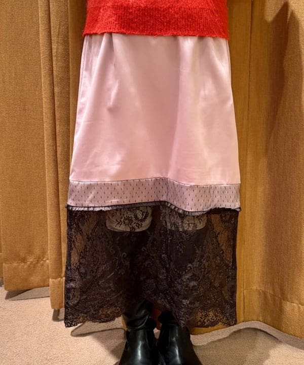 YABUさんの「BEAMS WOMEN｜サテン レースキリカエ タイト スカート」を使ったコーディネート