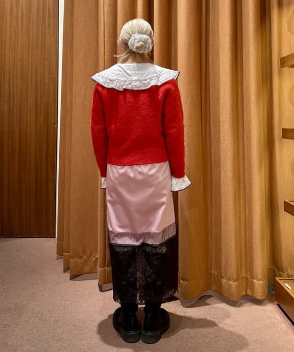 YABUさんの「BEAMS WOMEN｜サテン レースキリカエ タイト スカート」を使ったコーディネート