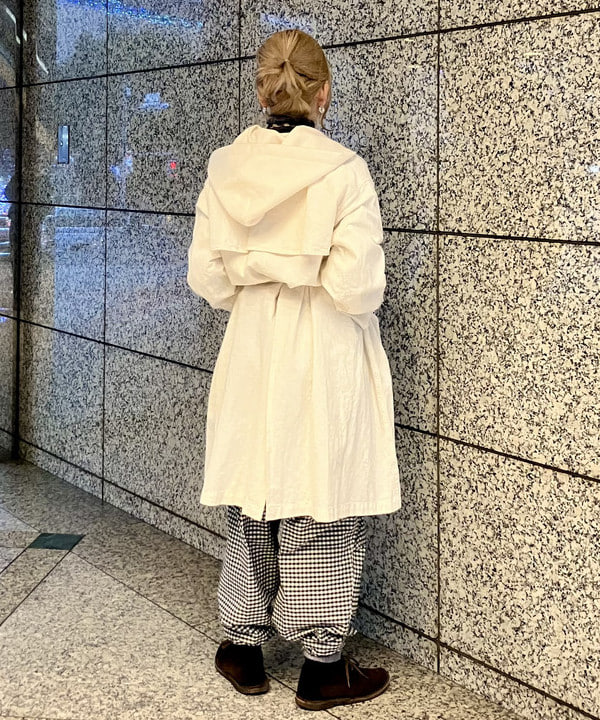 小原 もこさんの「BEAMS WOMEN｜コットン リネン ビッグ コート」を使ったコーディネート