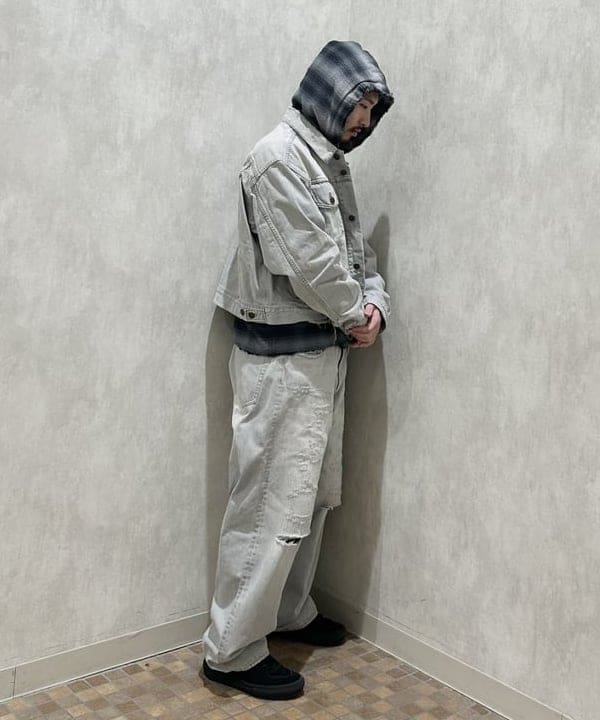 吉田 洸輝さんの「BEAMS WOMEN｜ワイドショート ダメージ デニム ジャケット」を使ったコーディネート