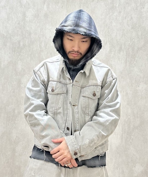 吉田 洸輝さんの「BEAMS WOMEN｜ワイドショート ダメージ デニム ジャケット」を使ったコーディネート