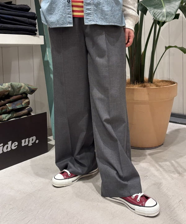 ナガオカ サキさんの「BEAMS WOMEN｜ティーダブ ワイド スラックス」を使ったコーディネート