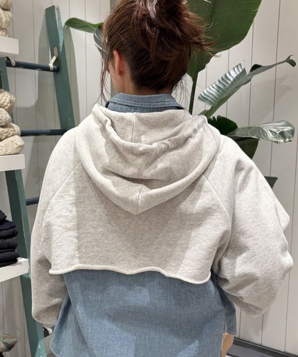 ナガオカ サキさんの「BEAMS WOMEN｜ティーダブ ワイド スラックス」を使ったコーディネート