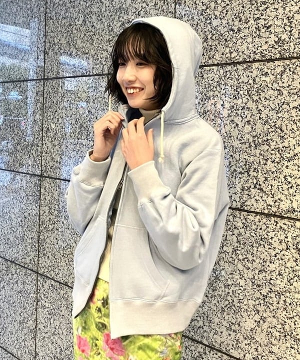 加歩さんの「BEAMS WOMEN｜14ゲージ リブ タートル ネック ニット」を使ったコーディネート