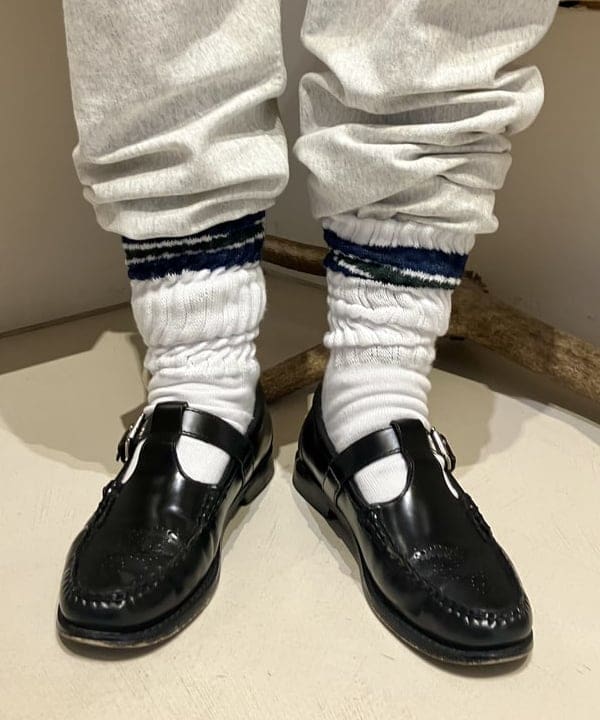 小原 もこさんの「BEAMS WOMEN｜ライン ルーズソックス」を使ったコーディネート
