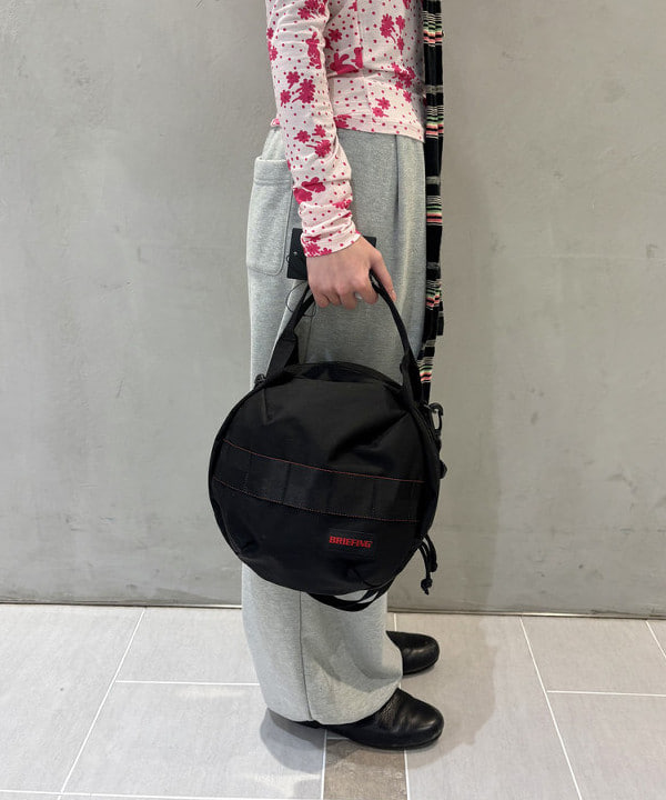 amaさんの「BEAMS WOMEN｜BRIEFING &times; BEAMS BOY / 別注 ヘルメット バッグ」を使ったコーディネート