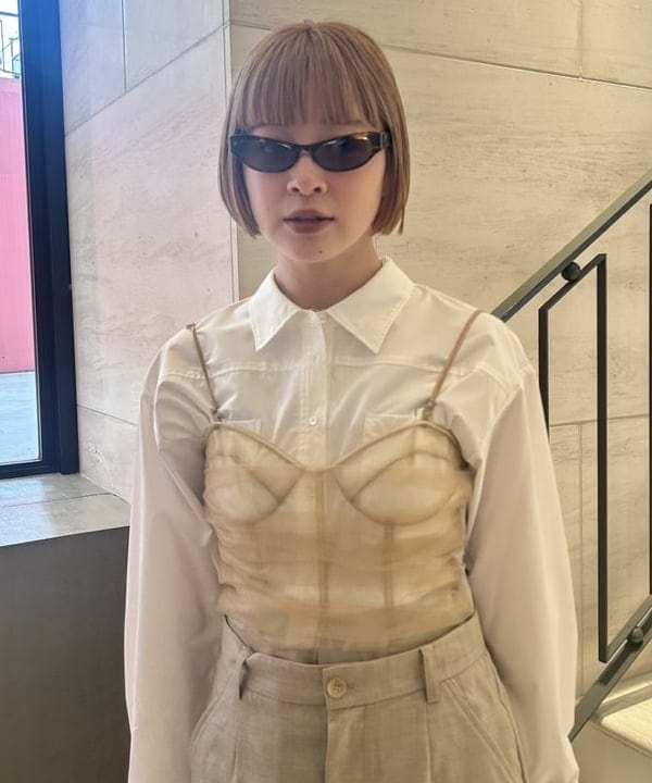 ナカノ アイさんの「BEAMS WOMEN｜レイヤード ヘム クロップド シャツ」を使ったコーディネート