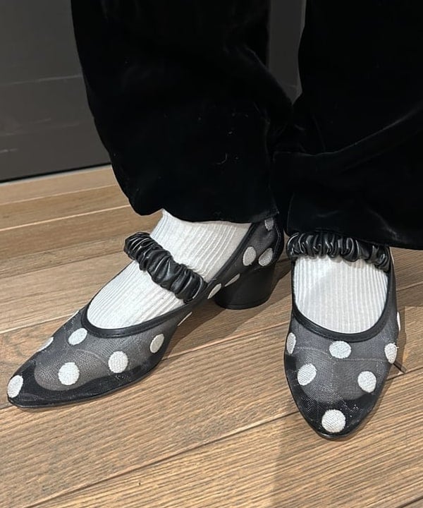 佐藤 亜美さんの「BEAMS WOMEN｜GIANNI CHIARINI / CAMILLA メタリック レザートートバッグ」を使ったコーディネート