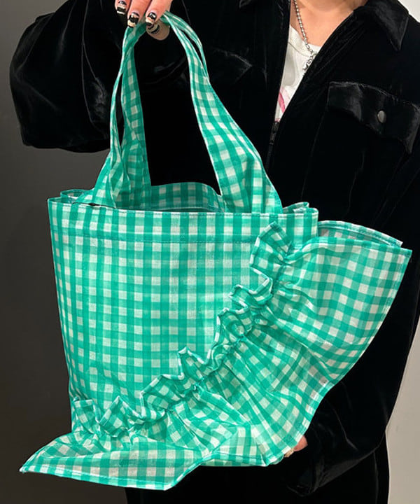 佐藤 亜美さんの「BEAMS WOMEN｜GIANNI CHIARINI / CAMILLA メタリック レザートートバッグ」を使ったコーディネート