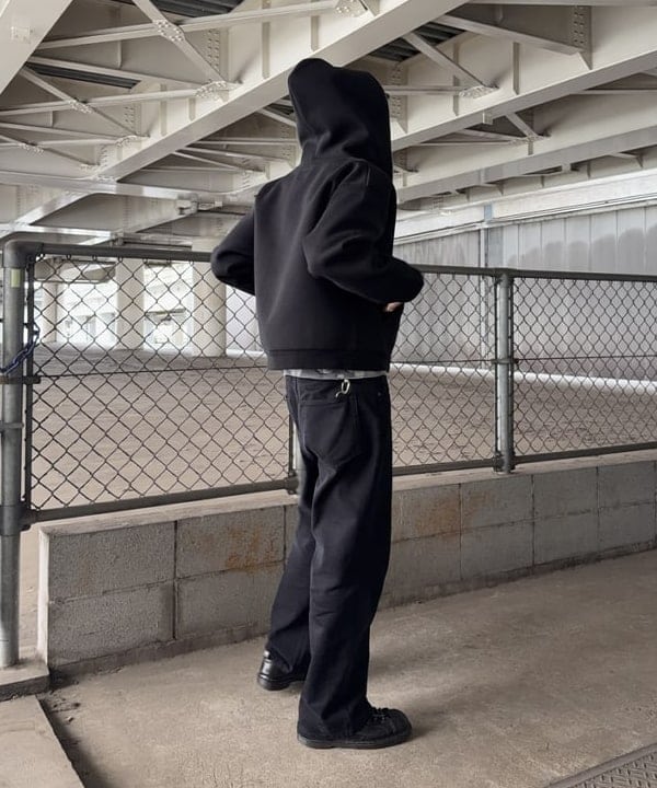 川崎 駿希さんの「BEAMS WOMEN｜フルフェイス ジップアップ フーディ 【ワイドショートフィット】」を使ったコーディネート