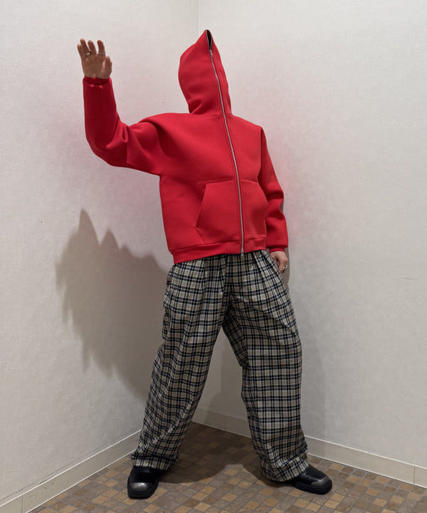 配島 孝明さんの「BEAMS WOMEN｜フルフェイス ジップアップ フーディ 【ワイドショートフィット】」を使ったコーディネート