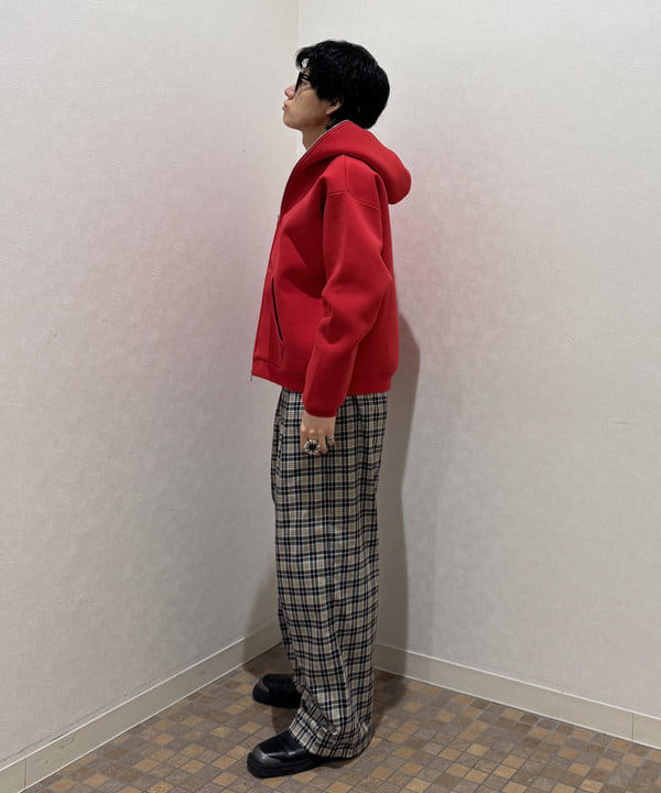 配島 孝明さんの「BEAMS WOMEN｜フルフェイス ジップアップ フーディ 【ワイドショートフィット】」を使ったコーディネート