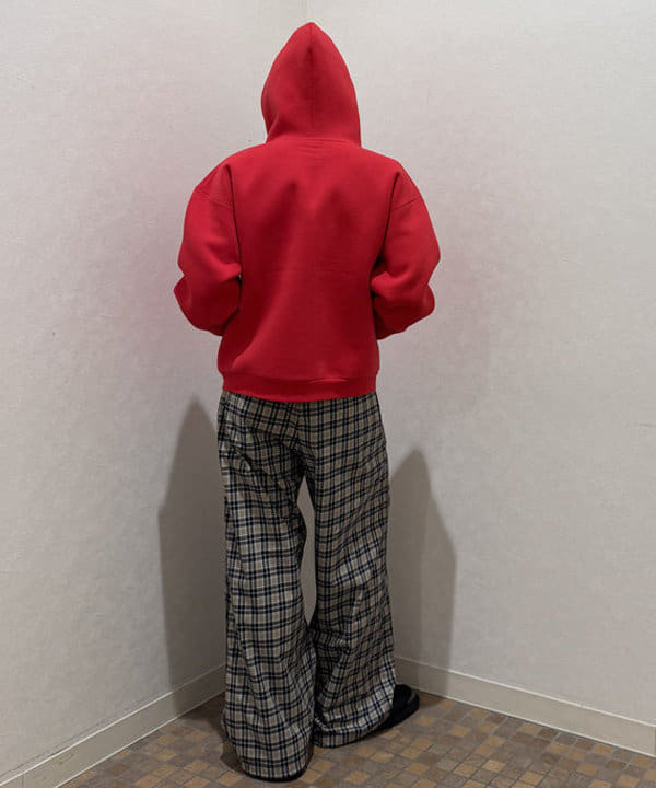 配島 孝明さんの「BEAMS WOMEN｜フルフェイス ジップアップ フーディ 【ワイドショートフィット】」を使ったコーディネート