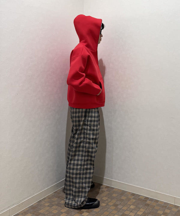 配島 孝明さんの「BEAMS WOMEN｜フルフェイス ジップアップ フーディ 【ワイドショートフィット】」を使ったコーディネート