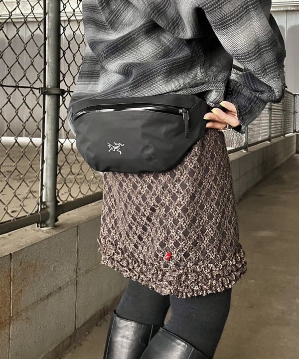 みやさかさんの「BEAMS WOMEN｜ARC'TERYX / Granville Crossbody Bag」を使ったコーディネート