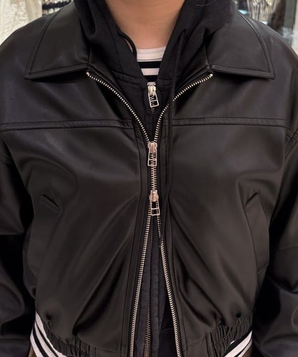 大石彩可さんの「BEAMS WOMEN｜アシンメトリー フリル ティアード スカート」を使ったコーディネート