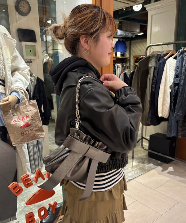 大石彩可さんの「BEAMS WOMEN｜アシンメトリー フリル ティアード スカート」を使ったコーディネート