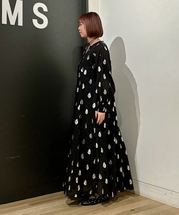 早川 萌子さんの「BEAMS WOMEN｜ne Quittez pas / ボイル フラワー ロングスリーブ ワンピース」を使ったコーディネート