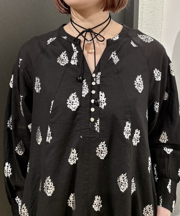 早川 萌子さんの「BEAMS WOMEN｜ne Quittez pas / ボイル フラワー ロングスリーブ ワンピース」を使ったコーディネート