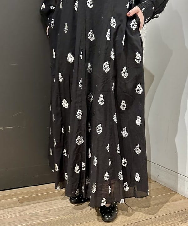 早川 萌子さんの「BEAMS WOMEN｜ne Quittez pas / ボイル フラワー ロングスリーブ ワンピース」を使ったコーディネート