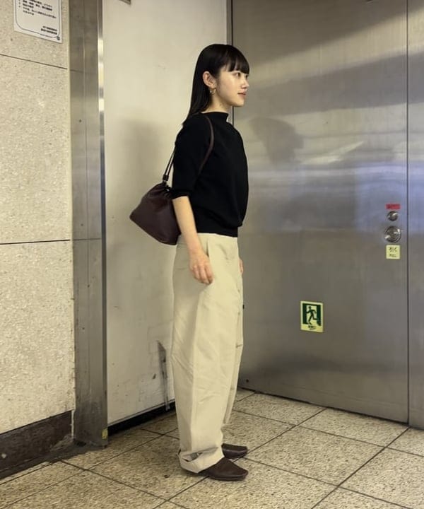 野村 美紅さんの「BEAMS WOMEN｜シンプル ボートネックニット .M」を使ったコーディネート