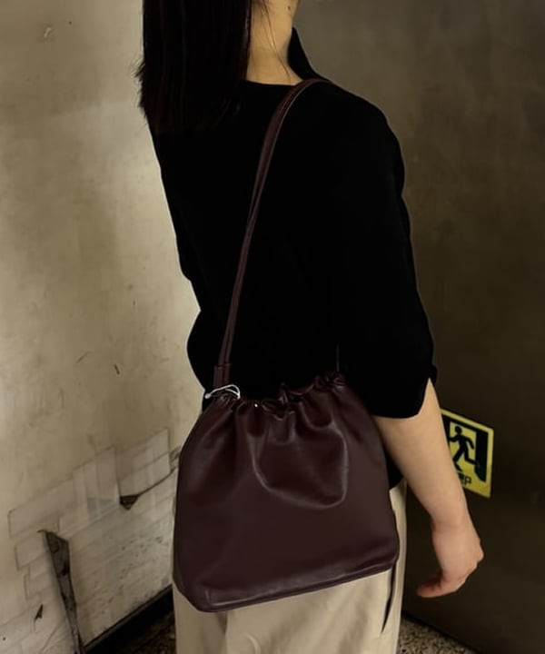 野村 美紅さんの「BEAMS WOMEN｜シンプル ボートネックニット .M」を使ったコーディネート