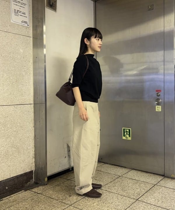 野村 美紅さんの「BEAMS WOMEN｜シンプル ボートネックニット .M」を使ったコーディネート