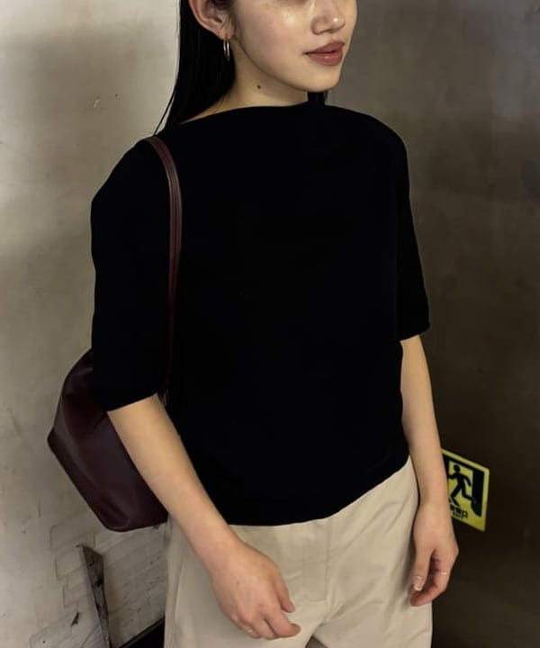 野村 美紅さんの「BEAMS WOMEN｜シンプル ボートネックニット .M」を使ったコーディネート